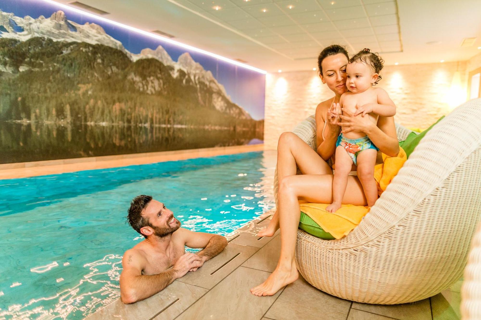 Family Hotel Serena 安达洛 外观 照片